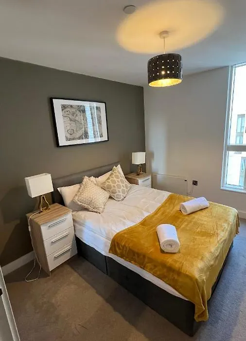 Stunning Manchester City Centre Apartment! Ideal For Small Groups-1